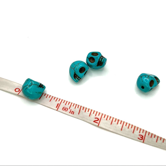 Turquoise hand carved skull beads - Picture 6 of 7